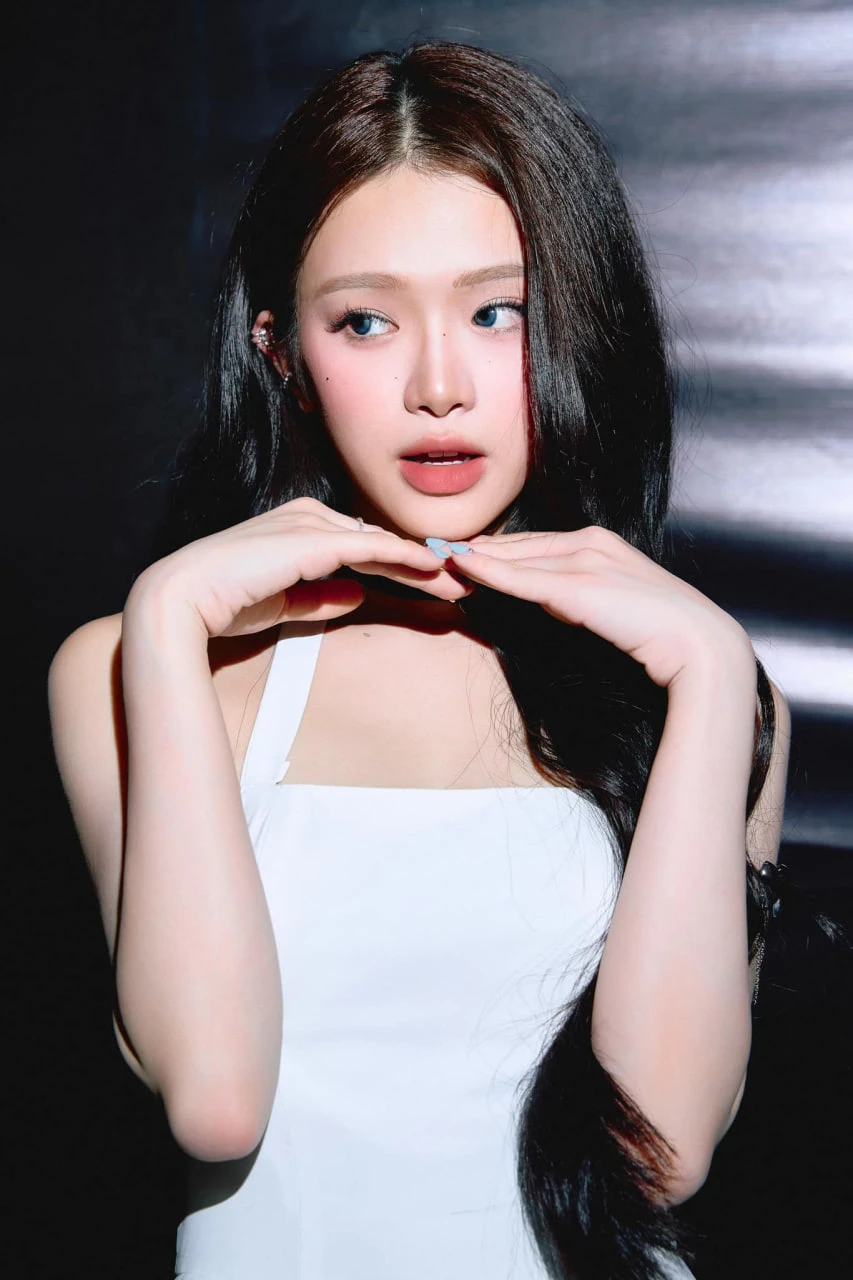 Linh Ka lọt top đề cử đẹp nhất thế giới: Ra MV debut không chút bọt sóng