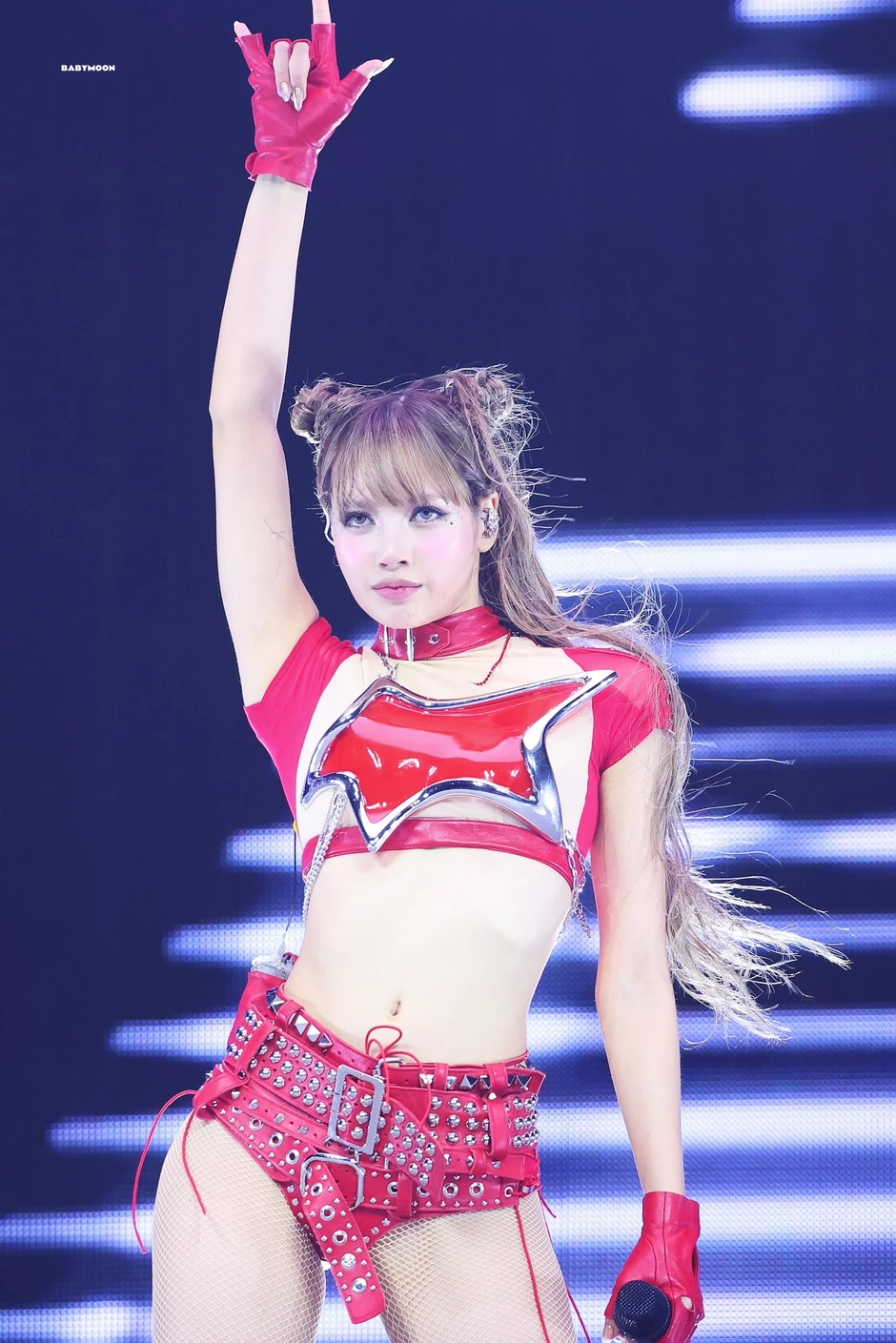 Lisa cứ bốc thế này thì còn lâu mới flop!