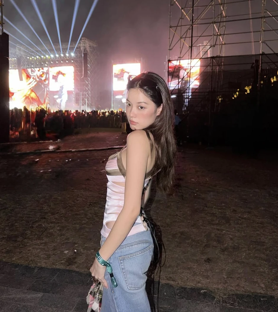 Lộ hint từ du lịch Đà Lạt đến ở chung resort, gái xinh 2k2 và Anh Trai Vbiz đã chịu công khai