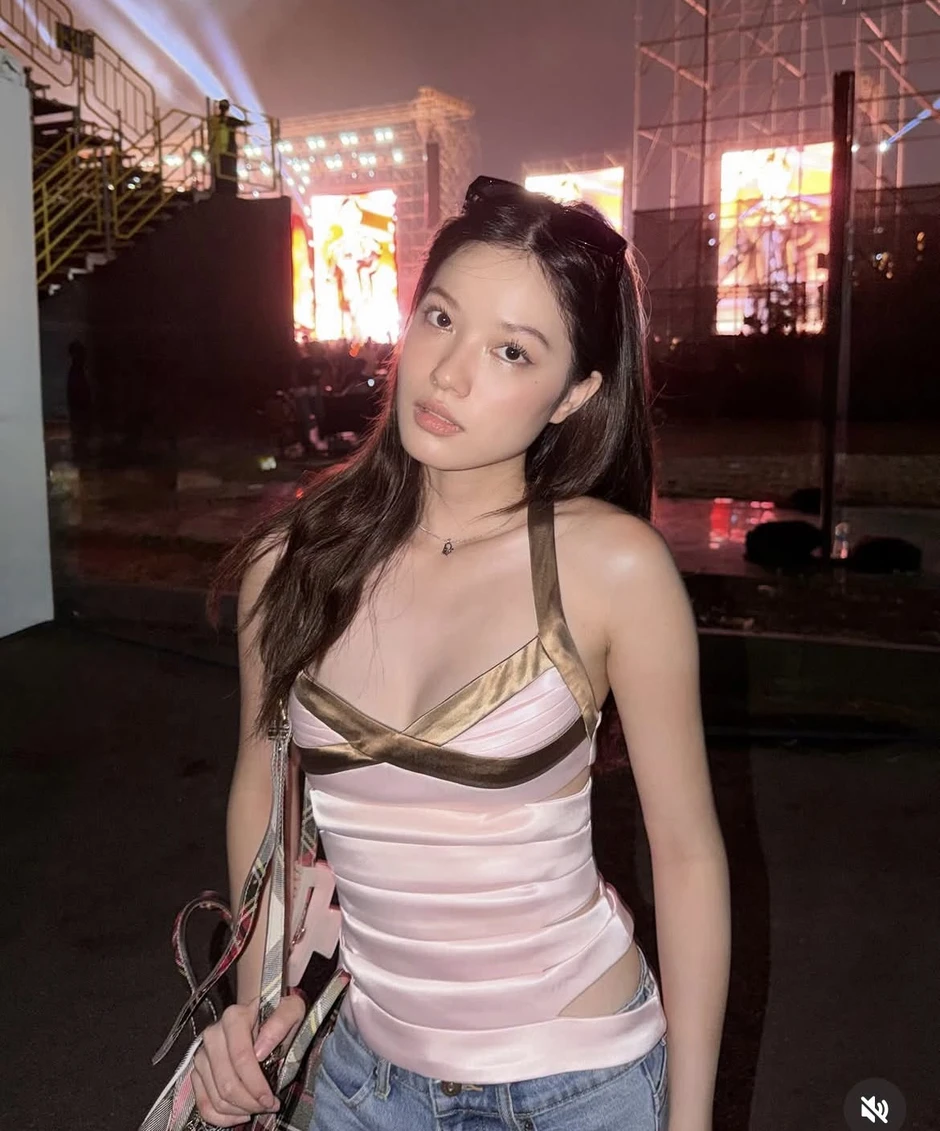 Lộ hint từ du lịch Đà Lạt đến ở chung resort, gái xinh 2k2 và Anh Trai Vbiz đã chịu công khai