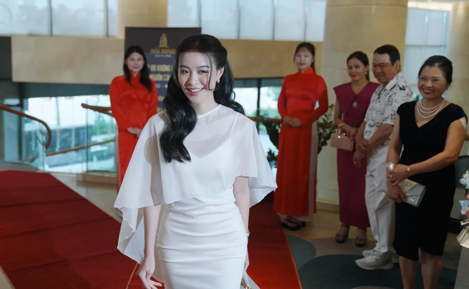 Lời Hứa Đầu Tiên: Phim Việt lắm gái xinh nhất trên đời