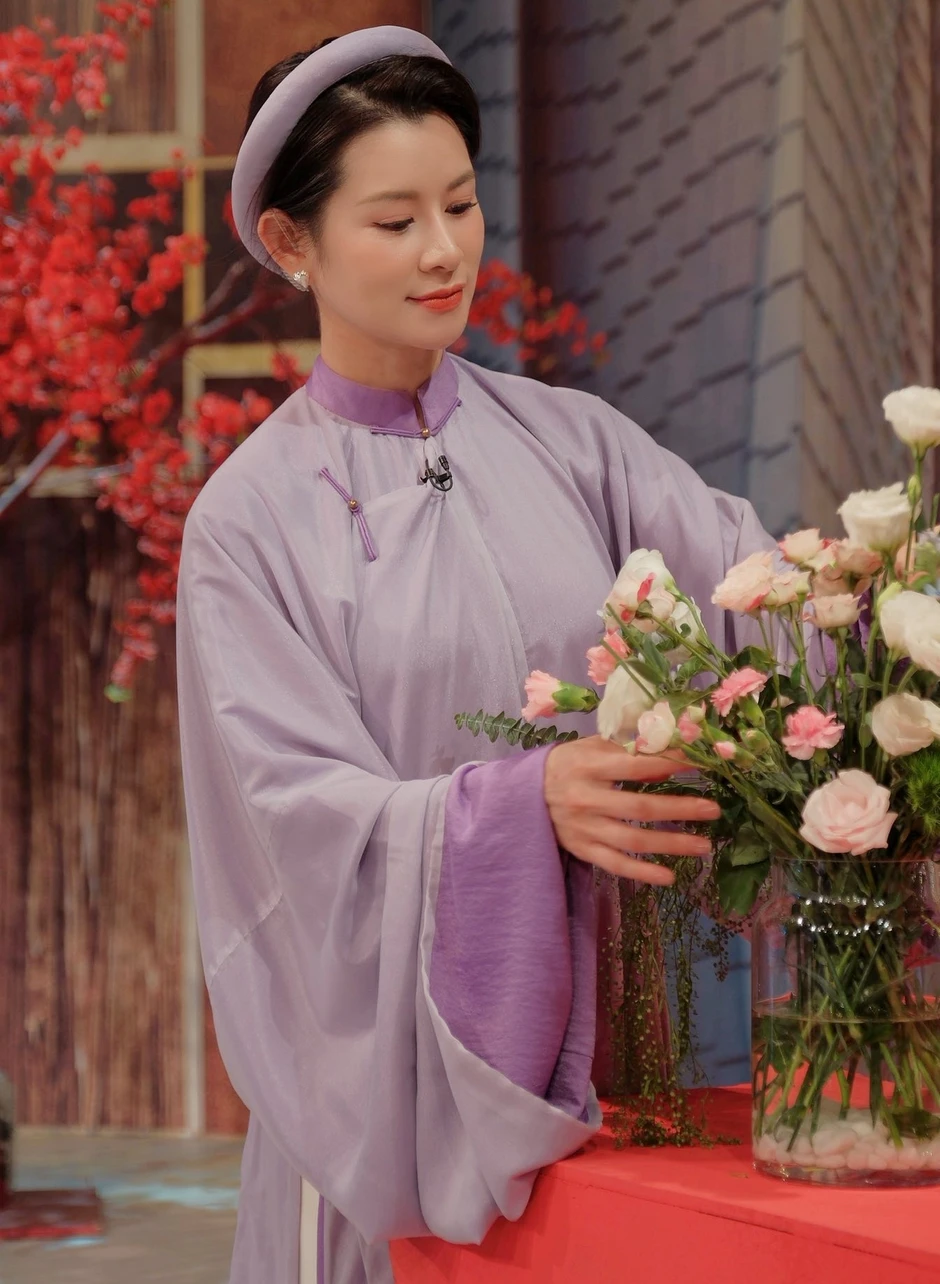 Lưu Huyền Trang cất giọng là đúng chuẩn sách giáo khoa từ vựng