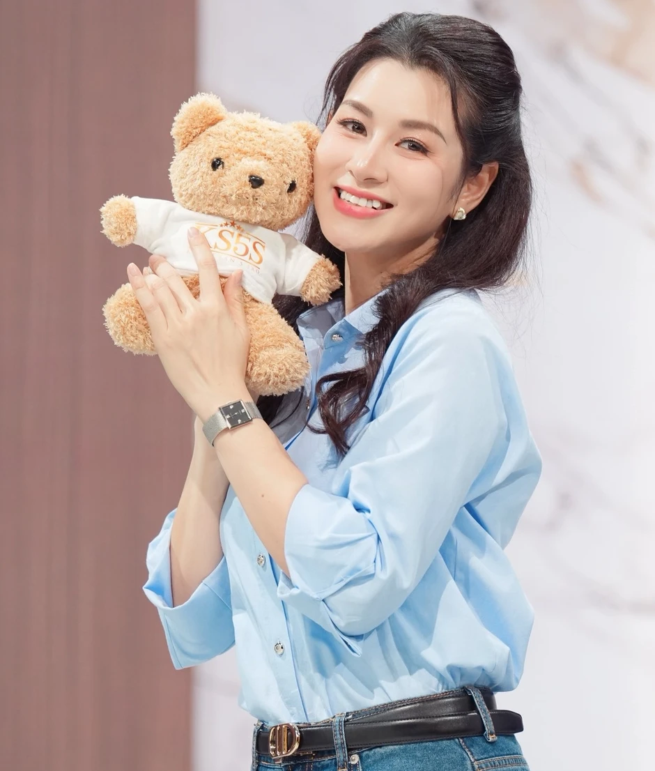 Lưu Huyền Trang cất giọng là đúng chuẩn sách giáo khoa từ vựng