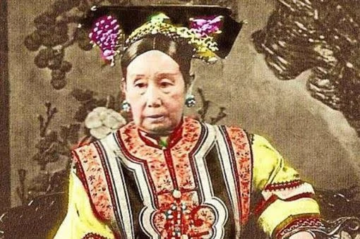 Lý Liên Anh cứ đêm xuống lại chuốc say Từ Hi để làm việc "mờ ám": Cung nữ lén nhìn phát hiện bí mật này