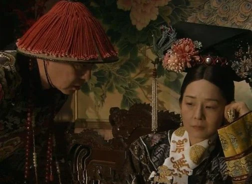 Lý Liên Anh cứ đêm xuống lại chuốc say Từ Hi để làm việc "mờ ám": Cung nữ lén nhìn phát hiện bí mật này