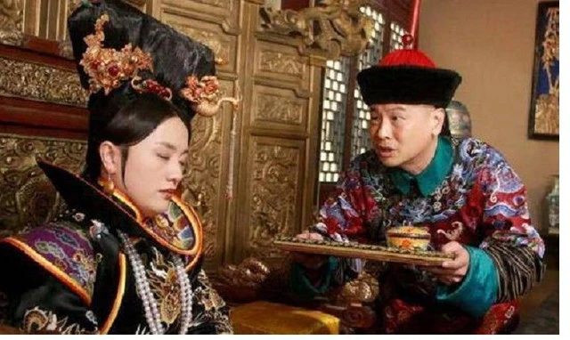 Lý Liên Anh cứ đêm xuống lại chuốc say Từ Hi để làm việc "mờ ám": Cung nữ lén nhìn phát hiện bí mật này