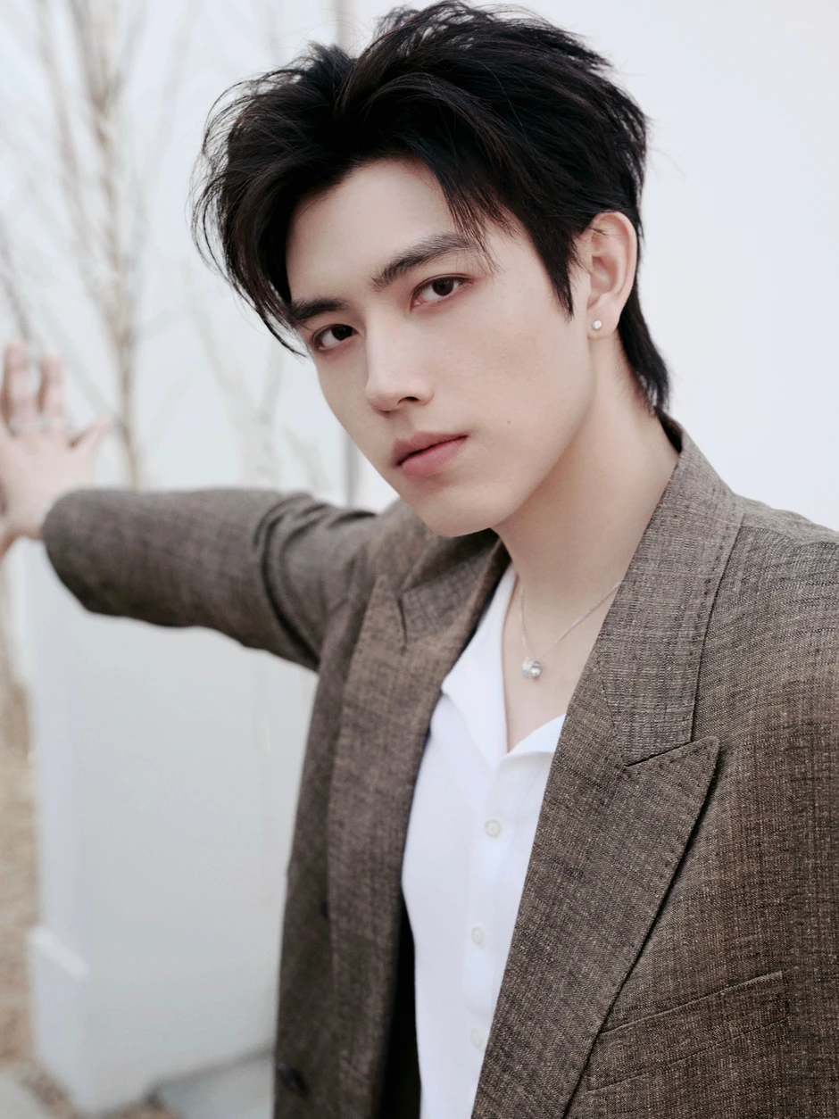 Mỹ nam bị coi là kẹo cao su dính dưới giày của Địch Lệ Nhiệt Ba