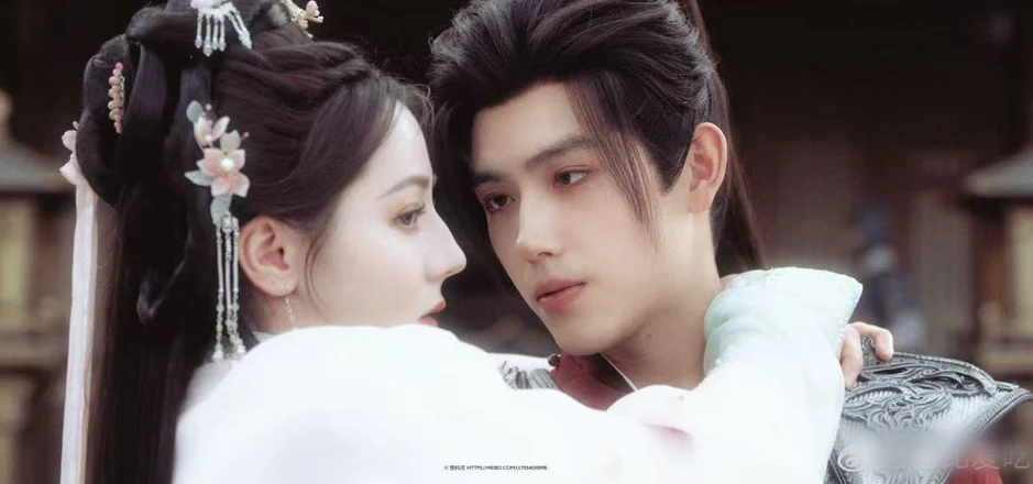 Mỹ nam bị coi là kẹo cao su dính dưới giày của Địch Lệ Nhiệt Ba