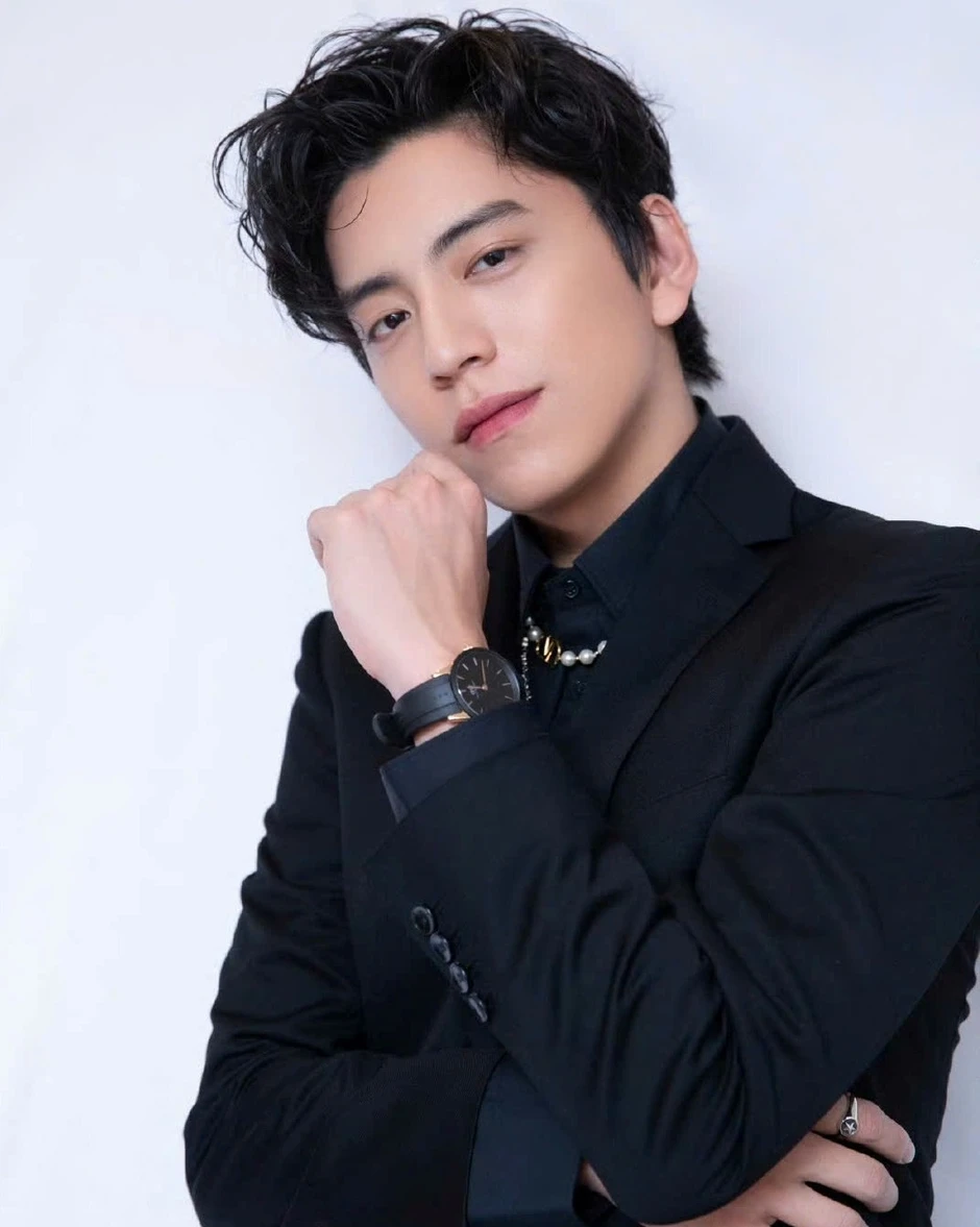 Mỹ nam "Thơ Ngây" Vương Đại Lục và bạn gái hot girl bị tuyên án 6 tháng tù giam