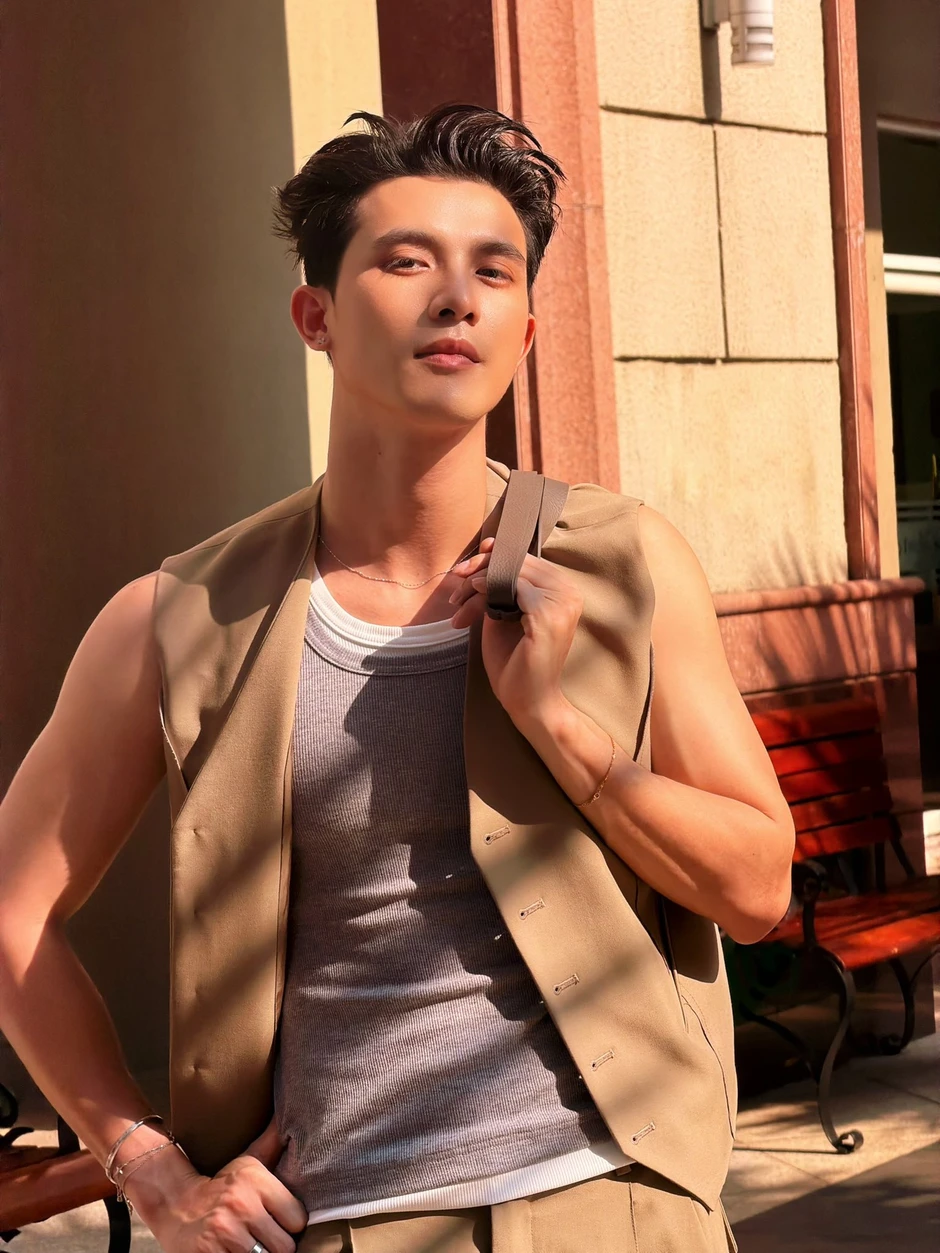 Mỹ nam thế hệ mới đang gây nhiễu loạn màn ảnh Việt: Khí chất không có điểm chê, gương mặt hoàn hảo chuẩn "tỷ lệ vàng" Mỹ nam thế hệ mới đang gây nhiễu loạn màn ảnh Việt: Khí chất không có điểm chê, gương mặt hoàn hảo chuẩn "tỷ lệ vàng"