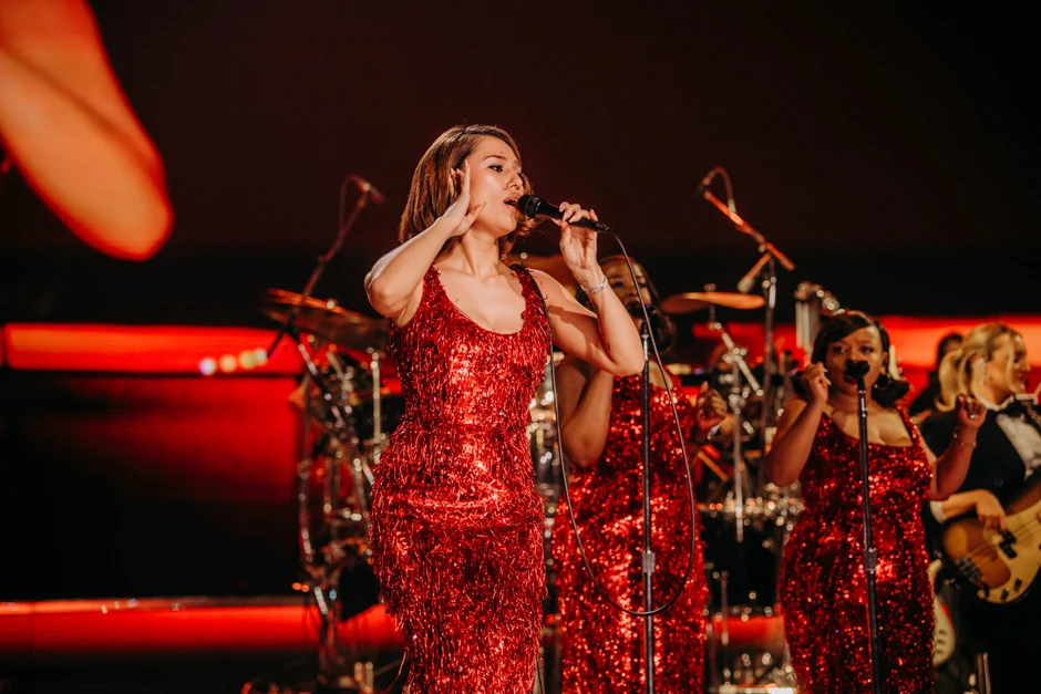 Mỹ nhân có album hay nhất thế giới hiện tại: Làm nền cho sao hạng A mãi mới nổi tiếng