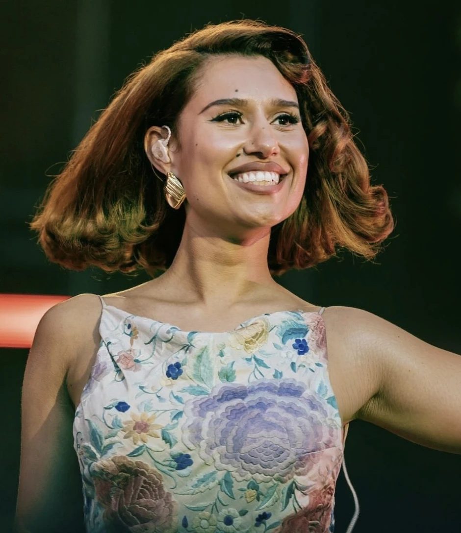 Mỹ nhân có album hay nhất thế giới hiện tại: Làm nền cho sao hạng A mãi mới nổi tiếng