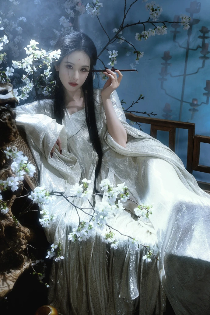 Mỹ nhân cổ trang đẹp nhất Trung Quốc: Nhan sắc dệt từ sương khói