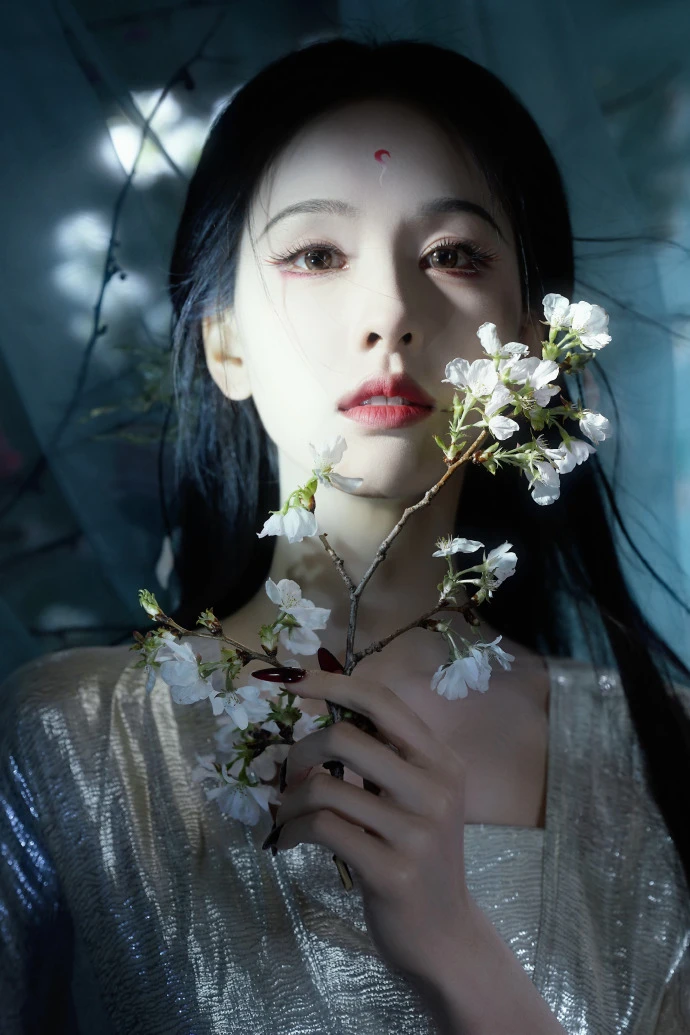 Mỹ nhân cổ trang đẹp nhất Trung Quốc: Nhan sắc dệt từ sương khói