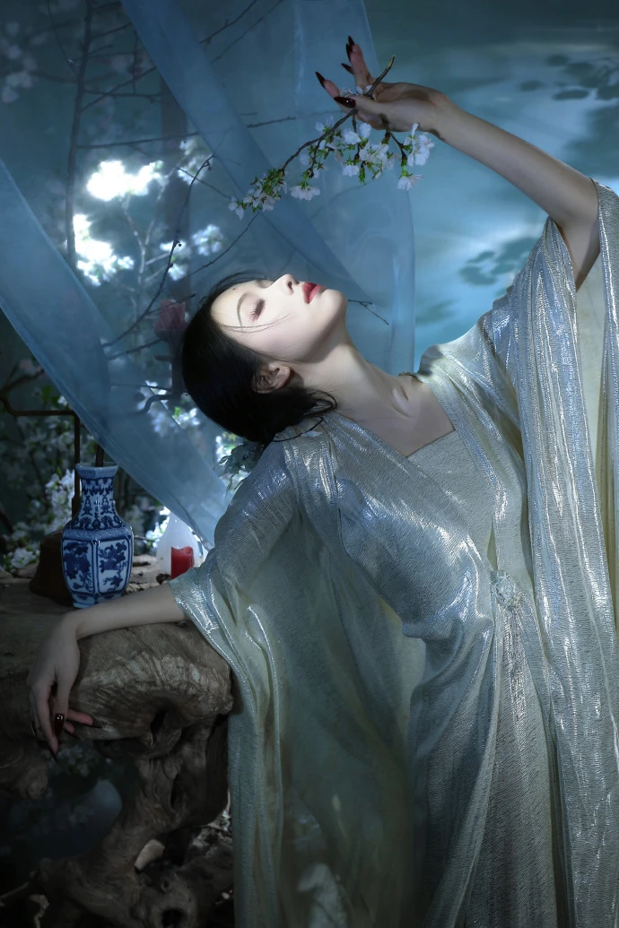 Mỹ nhân cổ trang đẹp nhất Trung Quốc: Nhan sắc dệt từ sương khói