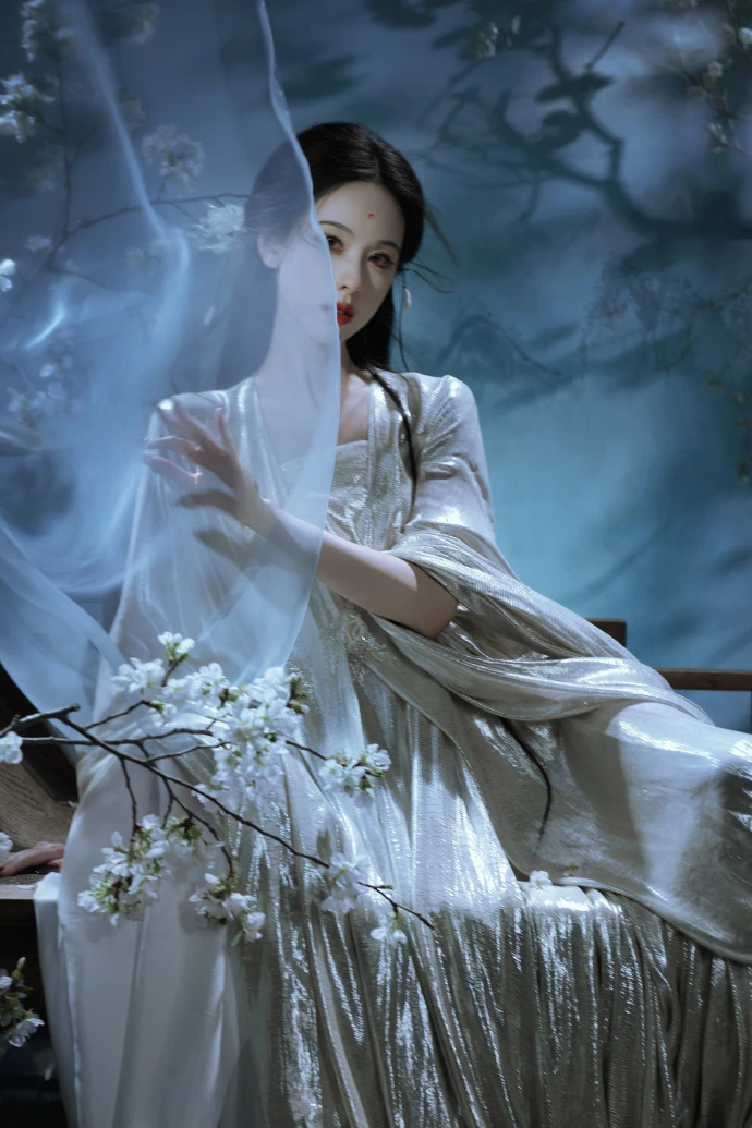 Mỹ nhân cổ trang đẹp nhất Trung Quốc: Nhan sắc dệt từ sương khói