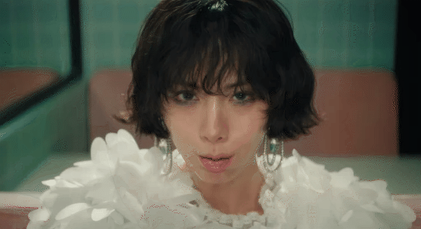 Mỹ nhân đẹp nhất thế giới phát điên vì 1 người đàn ông, ánh mắt càng nhìn càng ám ảnh