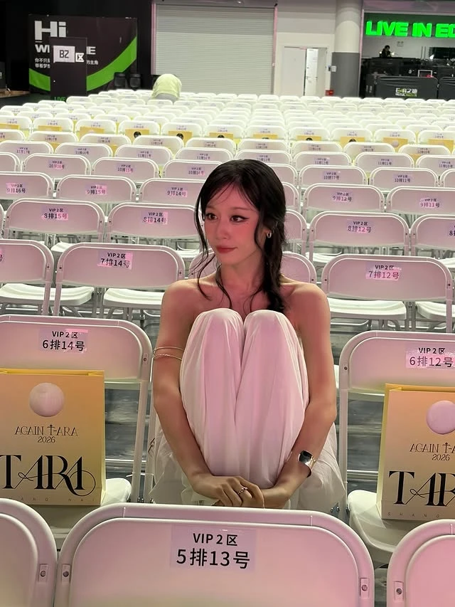 Mỹ nhân đình đám showbiz lộ diện với visual không tin nổi hậu drama chồng cầu thủ đi bar với gái lạ