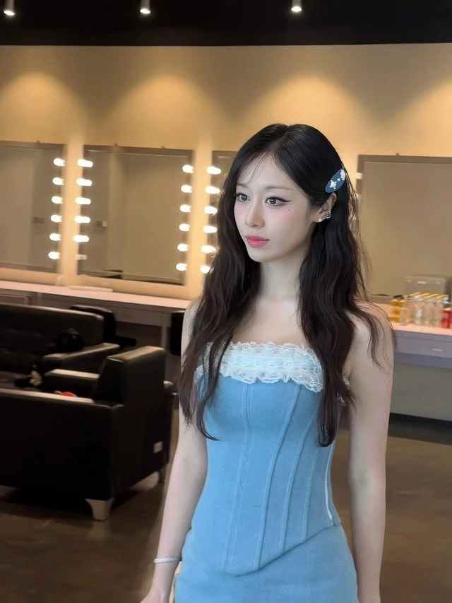 Mỹ nhân đình đám showbiz lộ diện với visual không tin nổi hậu drama chồng cầu thủ đi bar với gái lạ