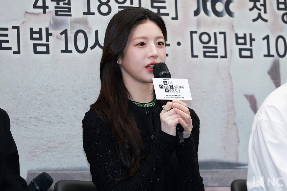 Mỹ nhân mang gương mặt định hình thẩm mỹ của cả Hàn Quốc: Visual tuyệt tác phòng mổ, đẹp không thể tả nổi