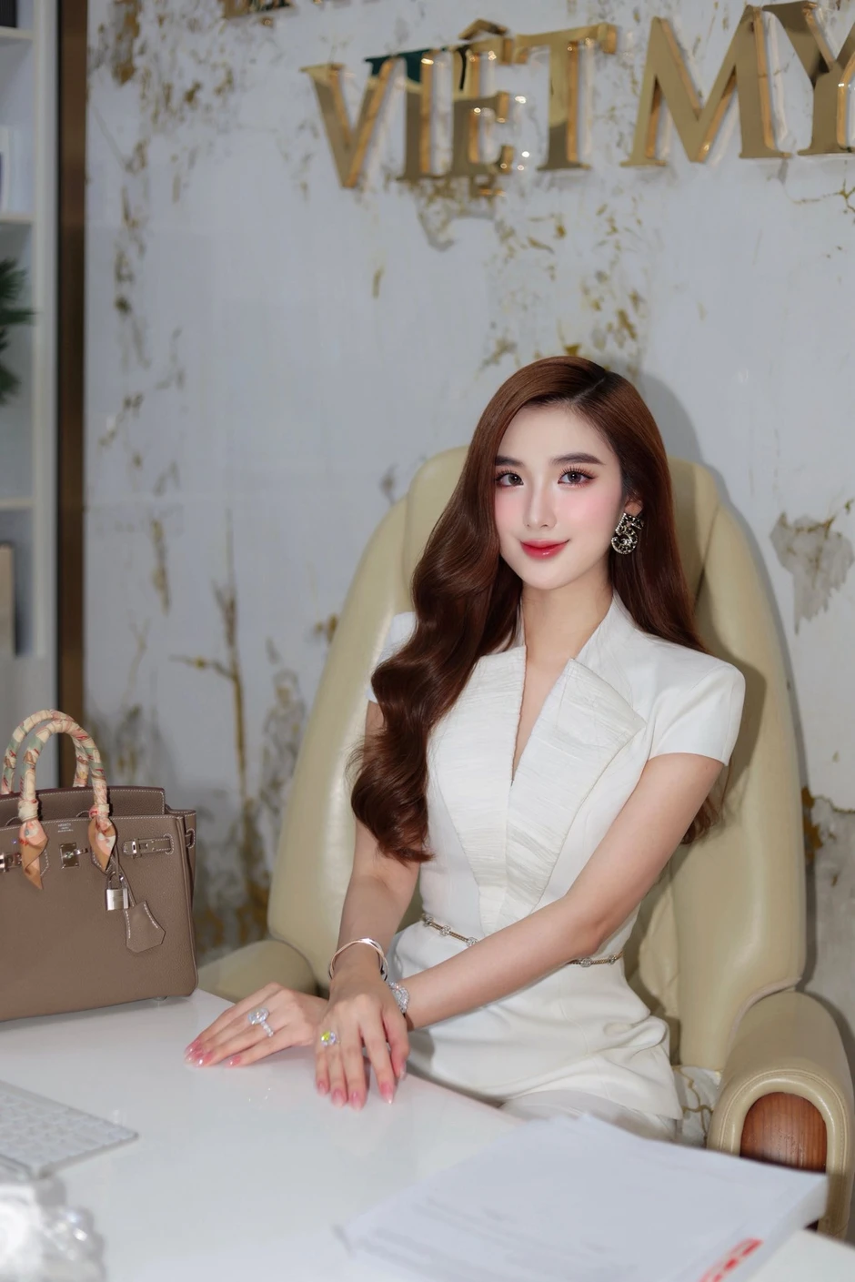 Mỹ nhân Việt vừa công khai có con trai 3 tuổi với bác sĩ thẩm mỹ nổi tiếng