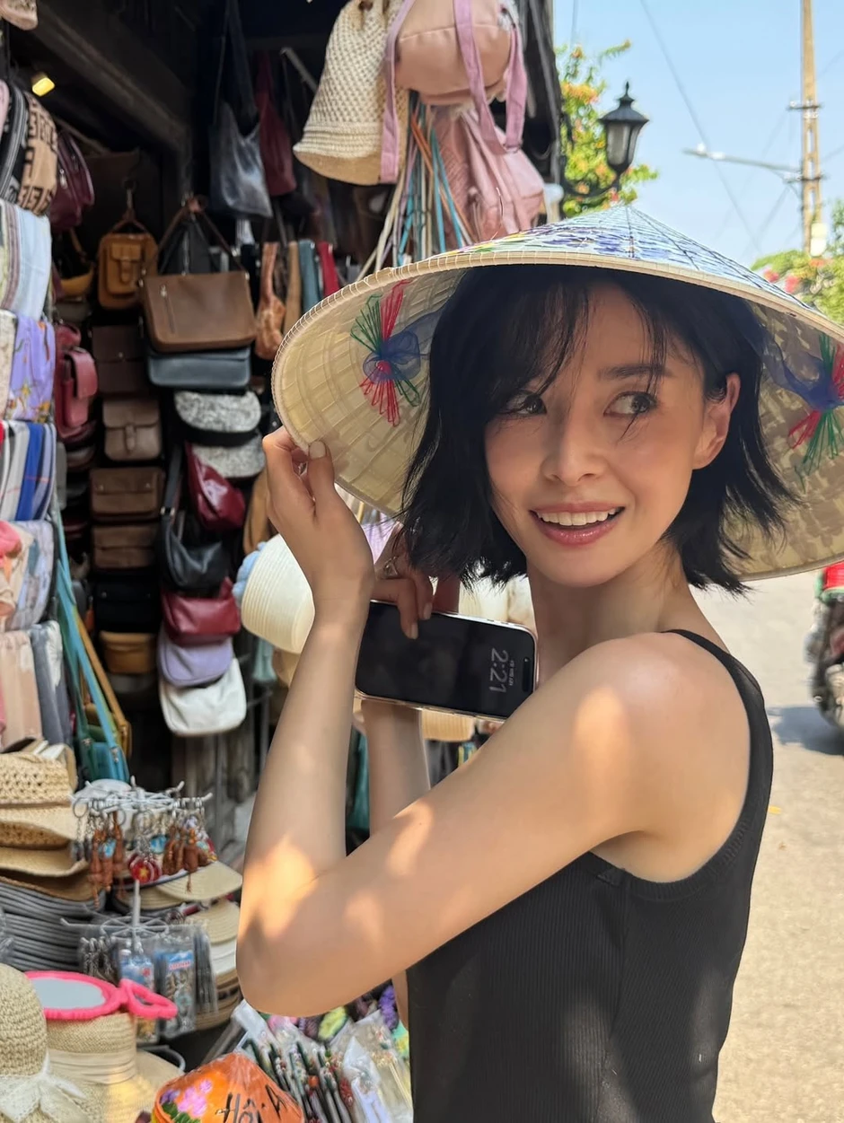 Mỹ nữ Hàn Quốc đổ bộ Hội An