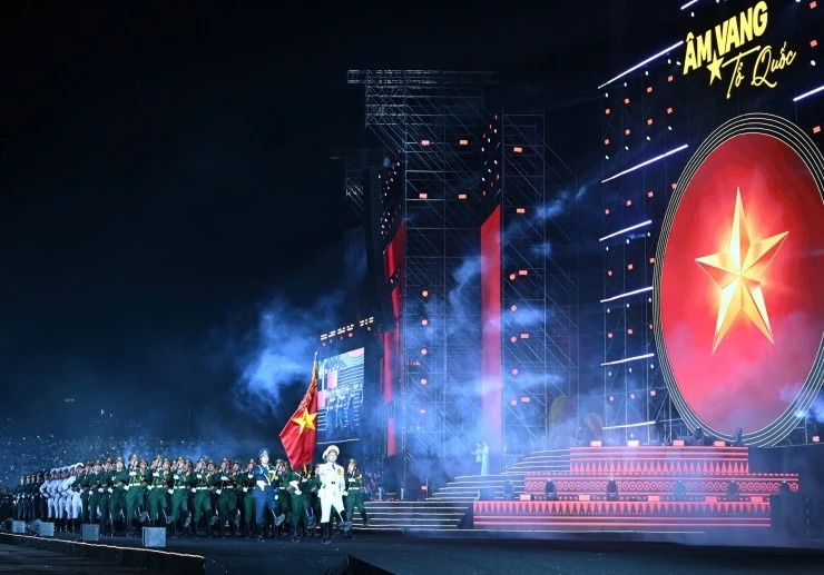 Mãn nhãn màn diễu binh của các lực lượng Công an, Quân đội tại concert Âm vang Tổ quốc