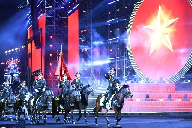 Mãn nhãn màn diễu binh của các lực lượng Công an, Quân đội tại concert Âm vang Tổ quốc