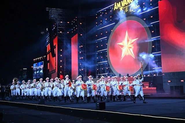 Mãn nhãn màn diễu binh của các lực lượng Công an, Quân đội tại concert Âm vang Tổ quốc