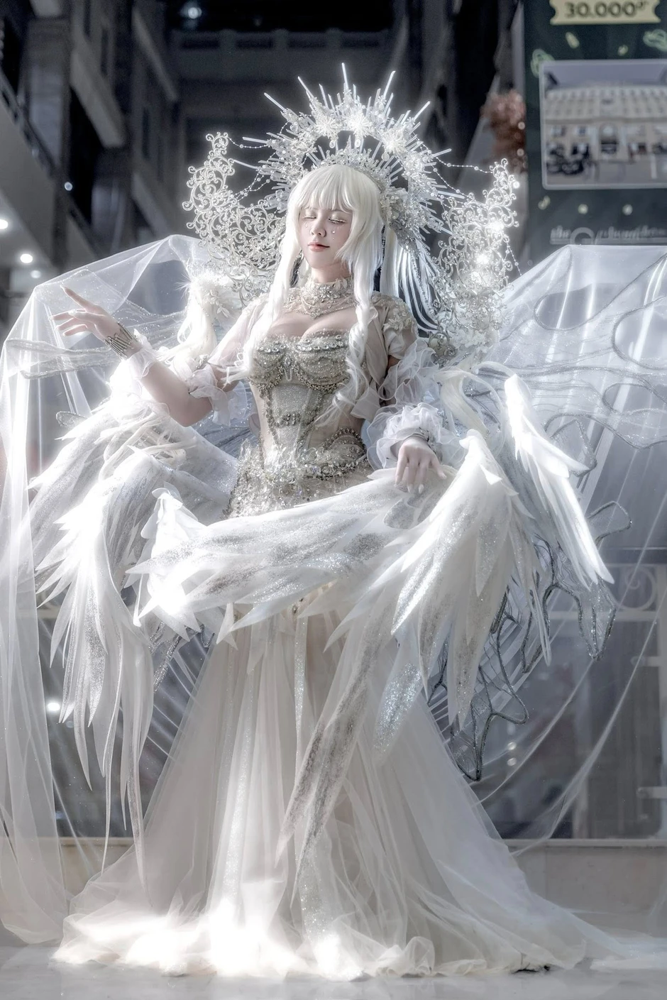 Mang gần 15kg đạo cụ trên người, nữ coser khiến tất cả thán phục với công sức "biến hình" đầy ấn tượng Mang gần 15kg đạo cụ trên người, nữ coser khiến tất cả thán phục với công sức "biến hình" đầy ấn tượng