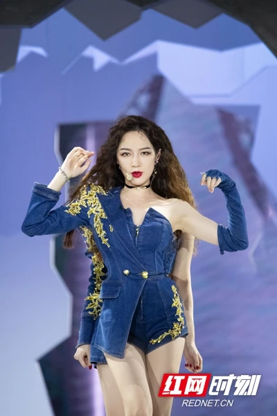 Mạnh Giai: Đồng nghiệp cướp spotlight, hết thời bị chặn không cho vào show