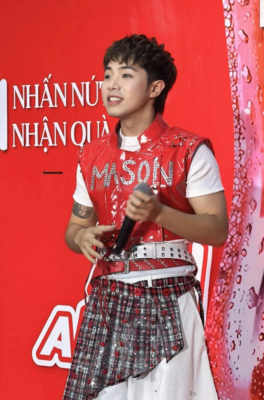 Mason Nguyễn sau ồn ào xuất hiện trong livestream B Ray: Nhãn hàng bị vạ lây, chỉ xuất hiện vài phút ở sự kiện