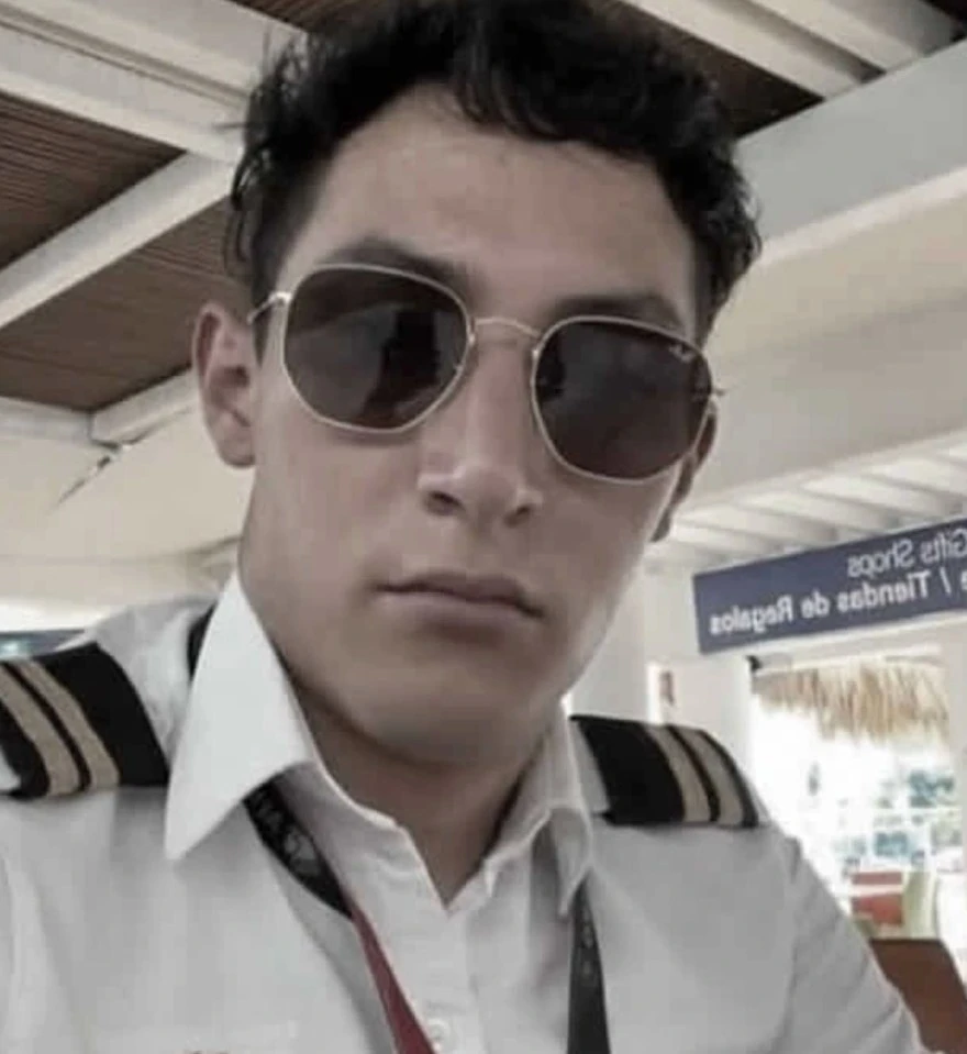 Máy bay rơi ngay sau khi vừa cất cánh, toàn bộ người trong khoang không qua khỏi