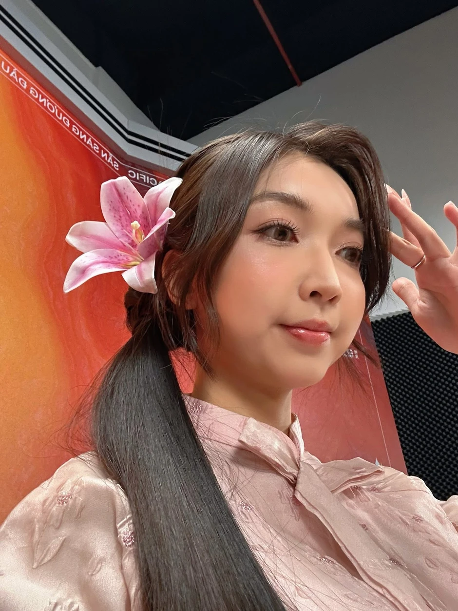 MC Hoài An thẳng thắn "nhắc nhở" viewer khi bị so sánh với tiền bối