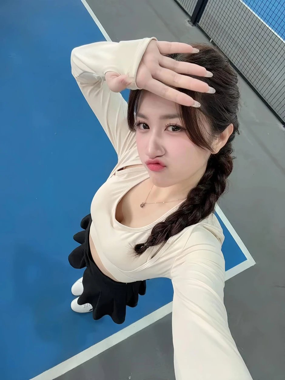 MC Linh Nắng ngày càng nhuận sắc, fan nam rần rần nghi vấn hot girl can thiệp dao kéo