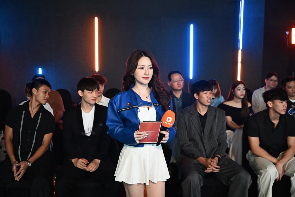 MC Linh Nắng "đổi style", khiến fan chỉ biết ngắm nhìn