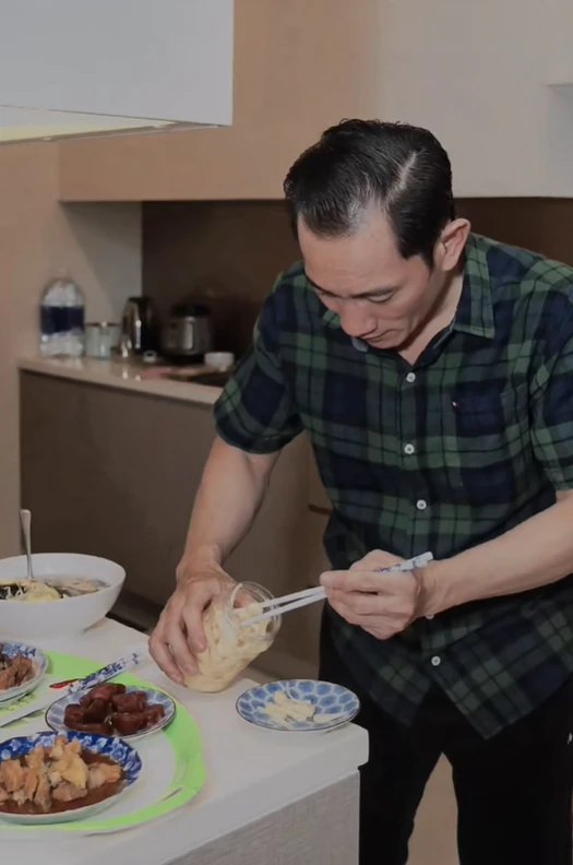 Mẹ dọn ra ở phòng trọ, còn bố Thuỳ Tiên giờ ra sao?