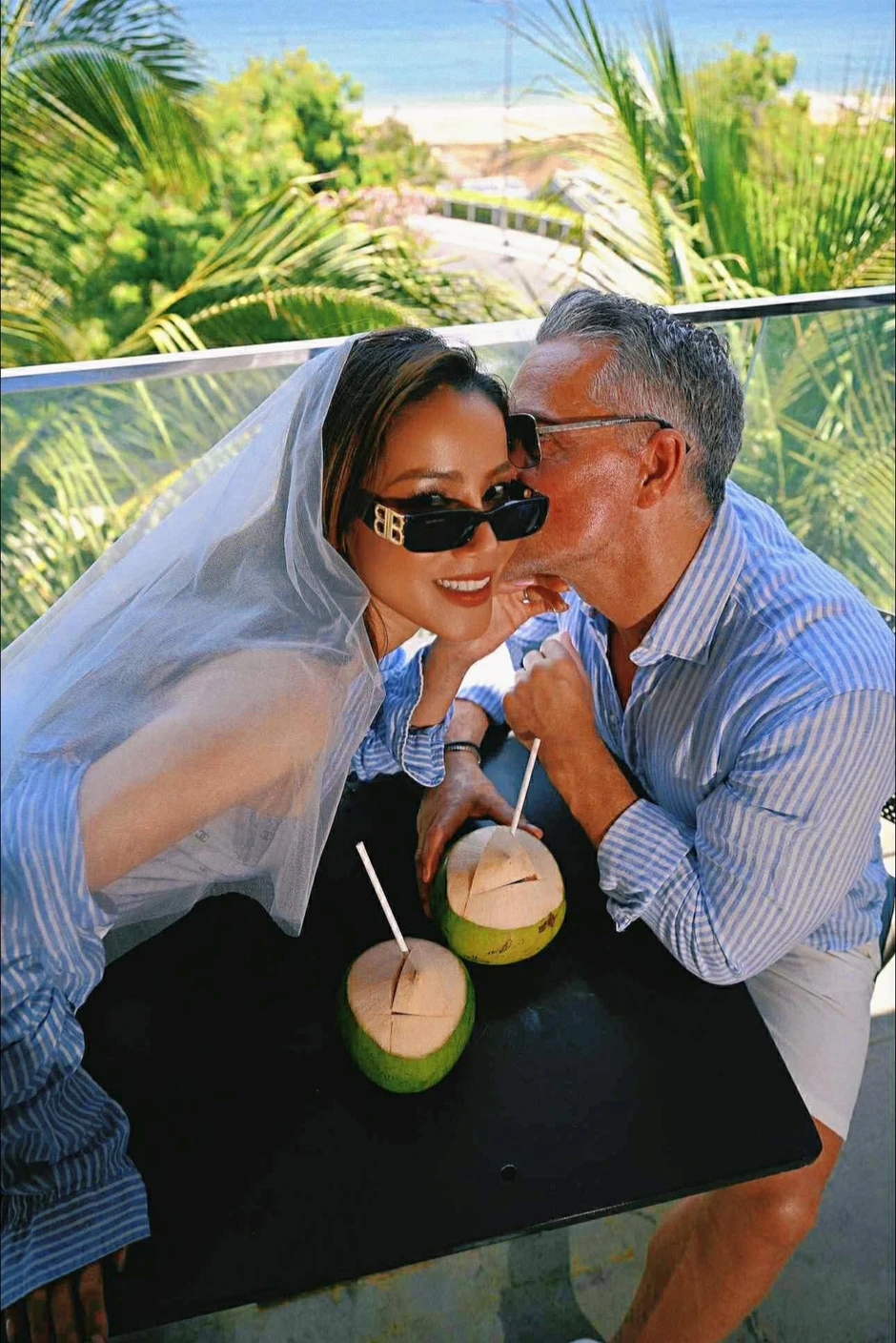 Mẹ đơn thân Vbiz 40 tuổi, có 2 con riêng vẫn khiến đại gia châu Âu chú ý, bị dọa: "Giữ chồng kỹ nha chị"