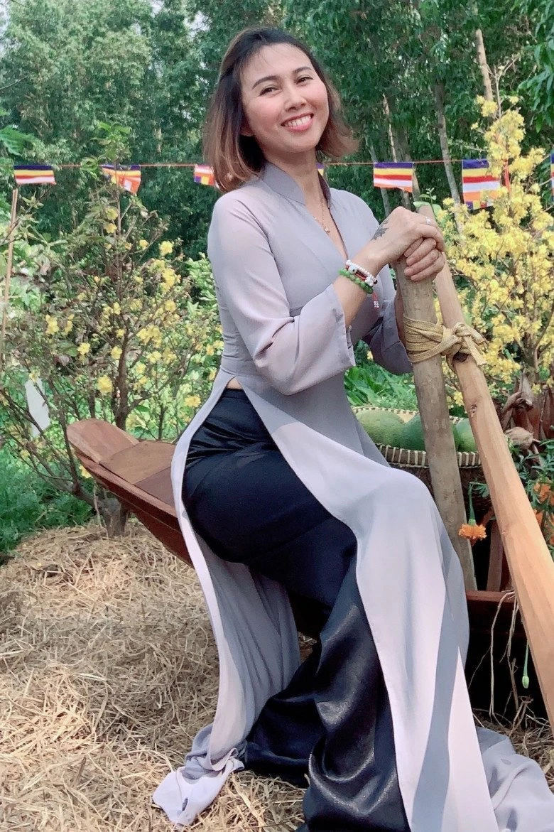 Mẹ Hoa hậu Thùy Tiên tiết lộ đang gặp vấn đề về thần kinh, cầu xin netizen ngừng khẩu nghiệp