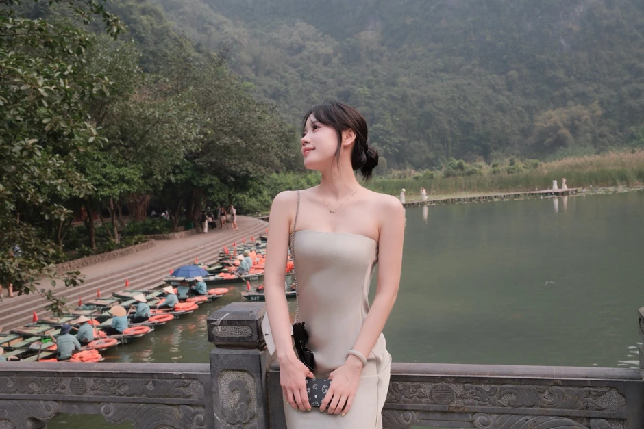 Mê mẩn với khung cảnh Tràng An non nước, qua bộ ảnh của hot girl xinh đẹp này