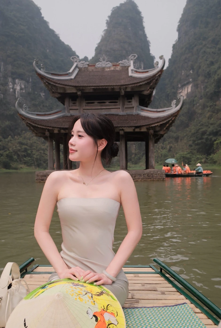 Mê mẩn với khung cảnh Tràng An non nước, qua bộ ảnh của hot girl xinh đẹp này