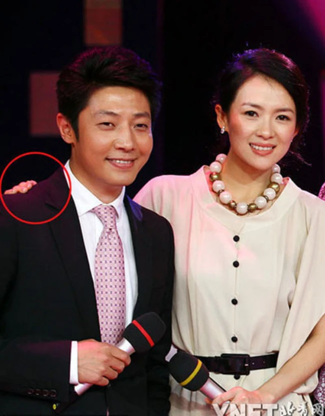 Mẹ ruột cản Chương Tử Di cưới sao nam đình đám: “Thu nhập con gái tôi gấp 70 lần cậu, nếu là đàn ông thì mau rời khỏi nó” Mẹ ruột cản Chương Tử Di cưới sao nam đình đám: “Thu nhập con gái tôi gấp 70 lần cậu, nếu là đàn ông thì mau rời khỏi nó”