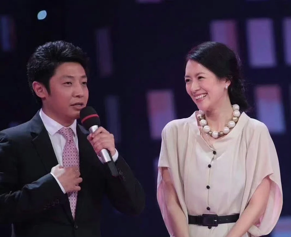 Mẹ ruột cản Chương Tử Di cưới sao nam đình đám: “Thu nhập con gái tôi gấp 70 lần cậu, nếu là đàn ông thì mau rời khỏi nó” Mẹ ruột cản Chương Tử Di cưới sao nam đình đám: “Thu nhập con gái tôi gấp 70 lần cậu, nếu là đàn ông thì mau rời khỏi nó”