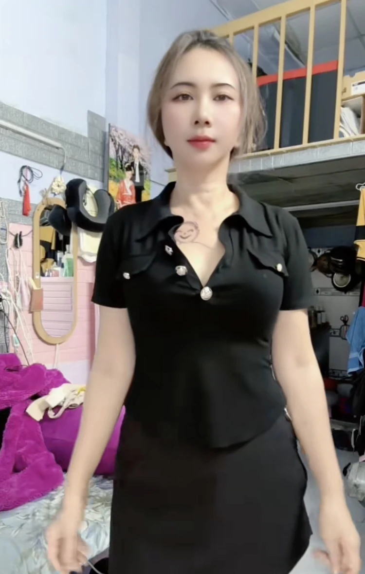 Mẹ Thuỳ Tiên có động thái lạ