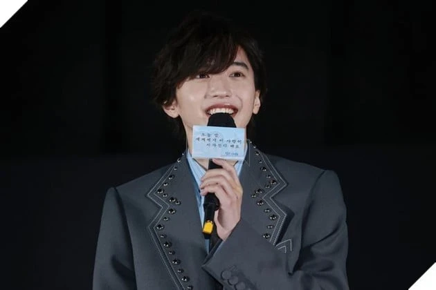 Michieda Shunsuke: "Hoàng tử Manga" làm bùng nổ truyền thông Nhật Bản bằng nhan sắc cực phẩm