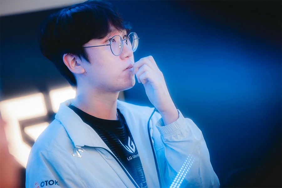 Mô hình “gia đình quản lý” và lỗ hổng pháp lý của LMHT Esports