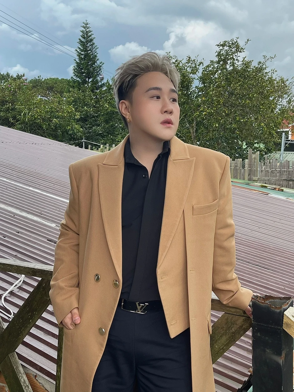 Mới nhất drama hành hung nữ bác sĩ: Trung Quân Idol thông báo ngưng hoạt động rồi xoá post sau 10 phút