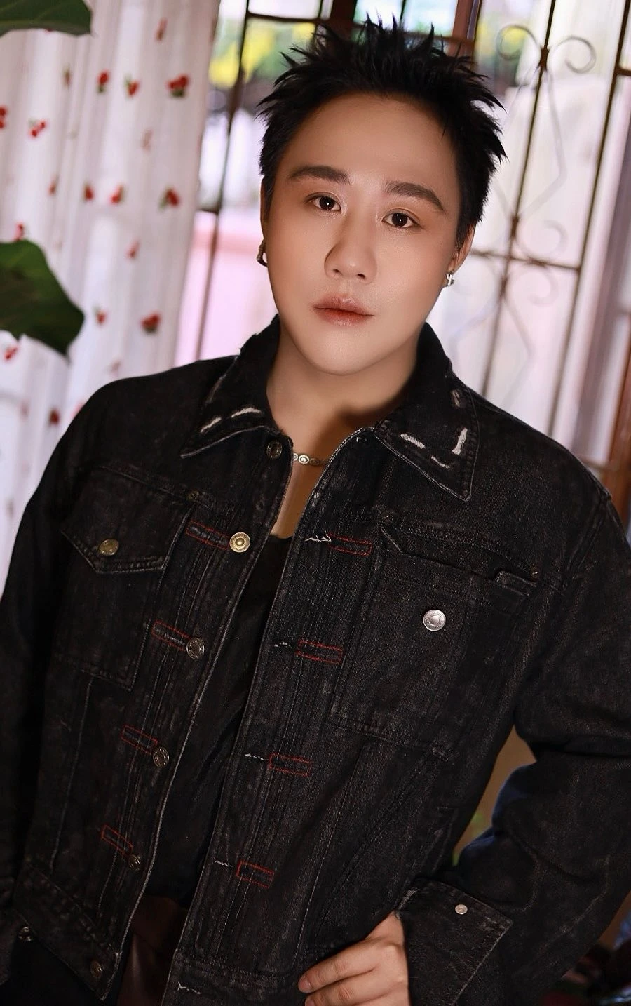 Mới nhất drama hành hung nữ bác sĩ: Trung Quân Idol thông báo ngưng hoạt động rồi xoá post sau 10 phút