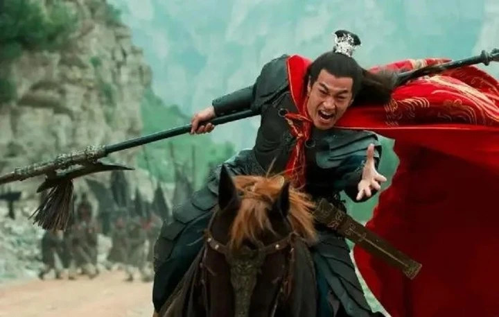 Một câu nói của Lưu Bị khiến Tào Tháo lấy mạng Lã Bố