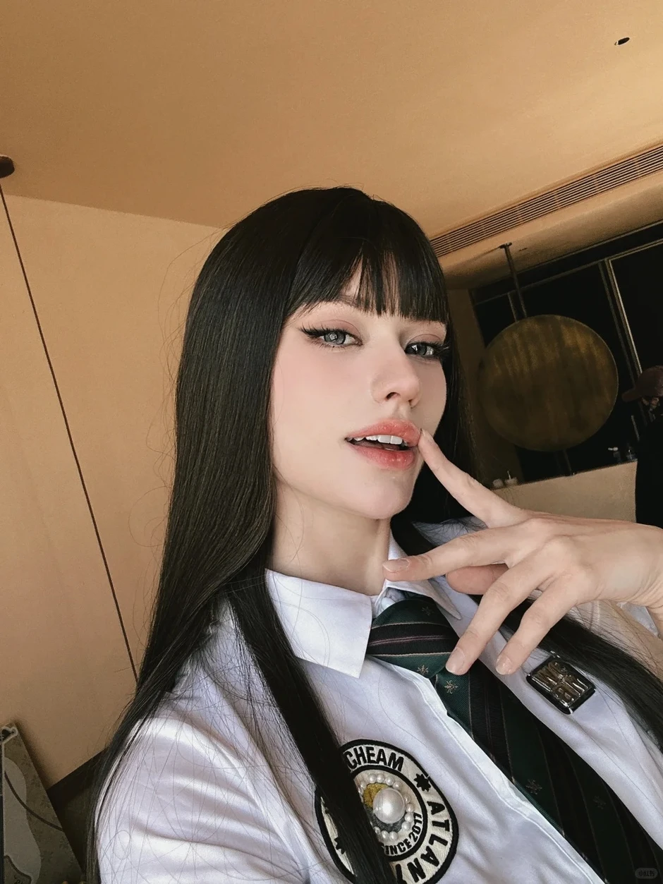 Một Chị Đẹp phi giới tính hẹn hò staff nữ trong show, mất tích suốt 4 tháng hóa ra vì bận đưa "em iu" đi chơi